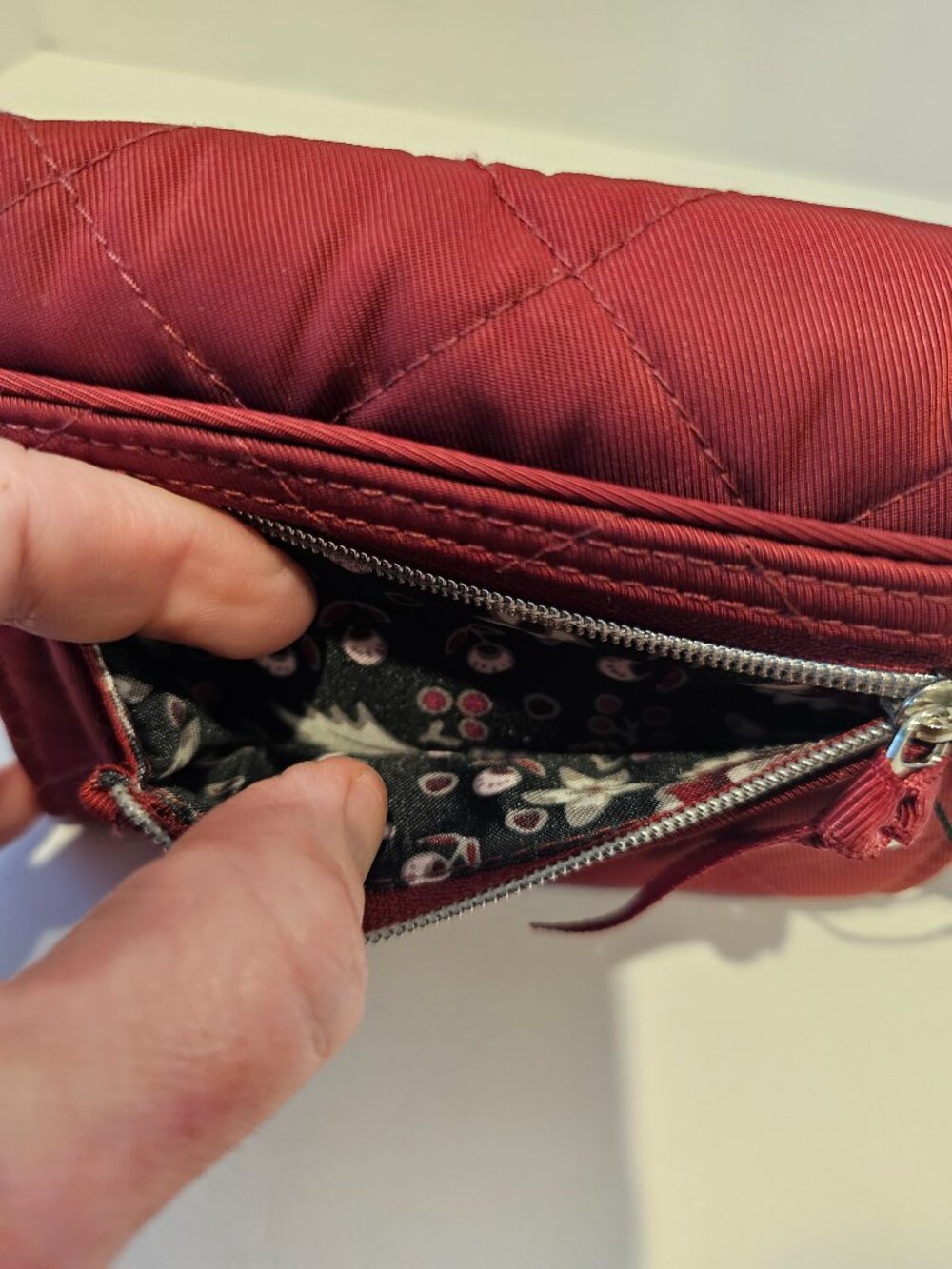 NWT Vera Bradley RFID Riley Compact Wallet Berry Red Flowers - Picture 3 of 11